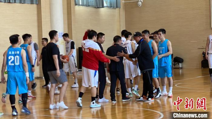 两岸青年篮球大比拼在北京地坛体育中心拉开帷