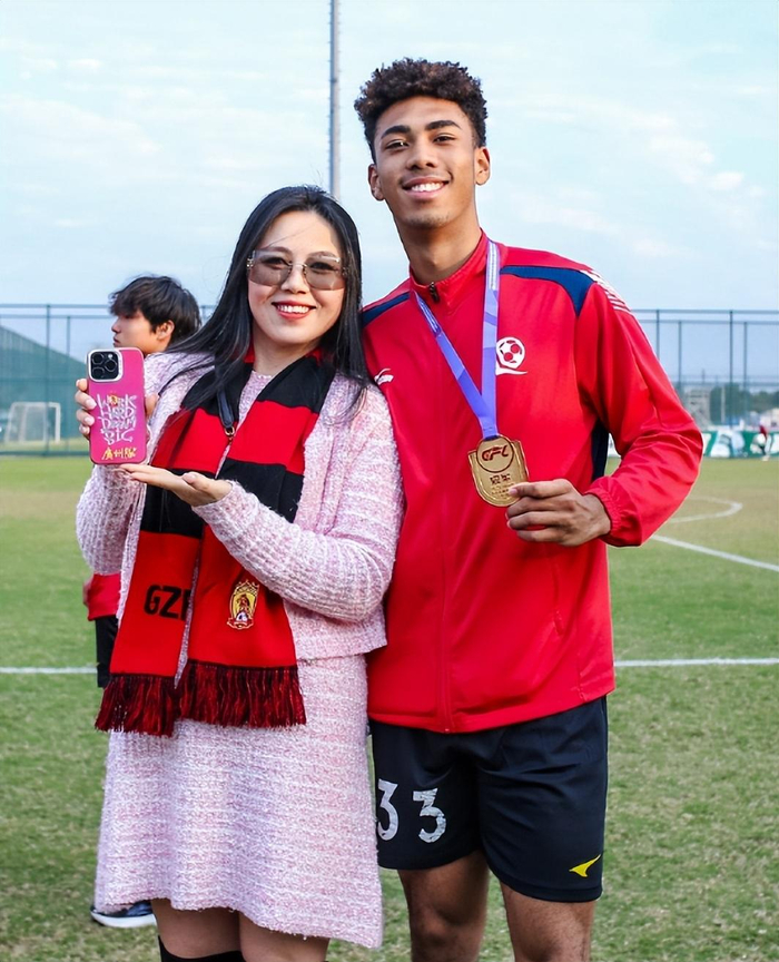 恒大足校组建中冠球队冲击职业联赛