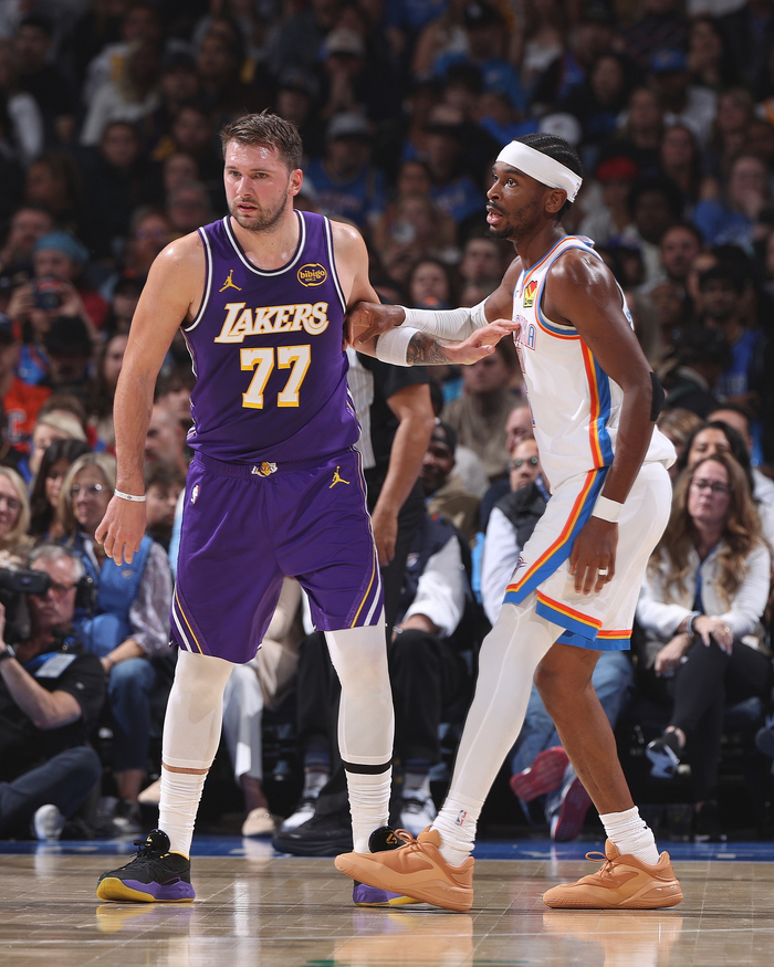 湖人防守全面崩盘 雷霆三分火力屠戮