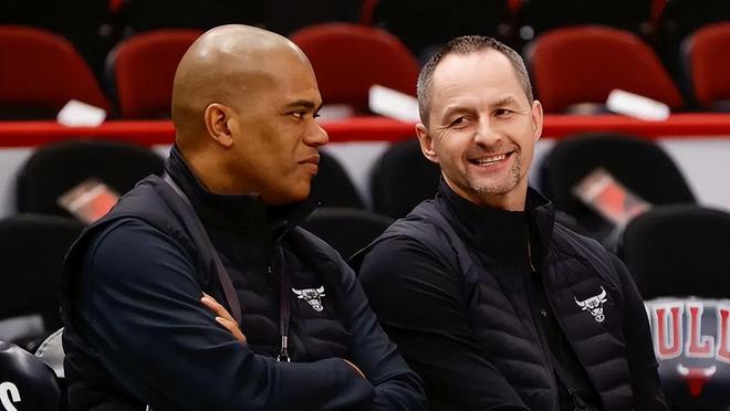 芝加哥公牛解雇高管引争议 艾维事件成导火索