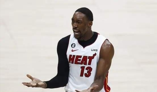 三球鲍尔抓伤阿德巴约致其退场 热火季后赛梦碎